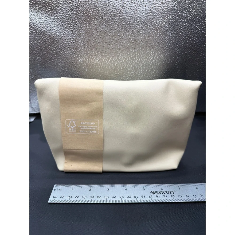 FERRAGAMO Amenity Kit Pouch Turkish Airlines Unisex Cream Red Marks OS